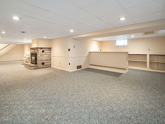 4th image of 14 Ledgewood Drive