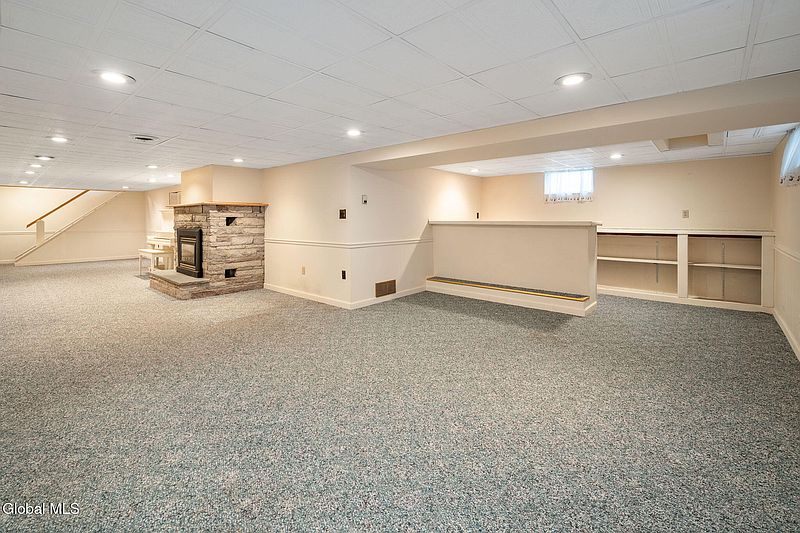 4th image of 14 Ledgewood Drive