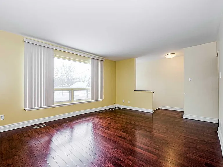 90 Billington Cres #2 — Photo 4