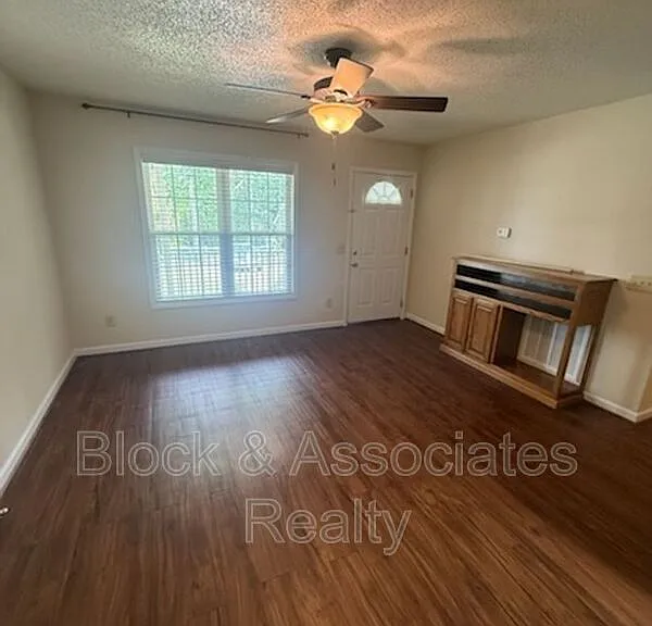 1716 Sunny Ln — Photo 3