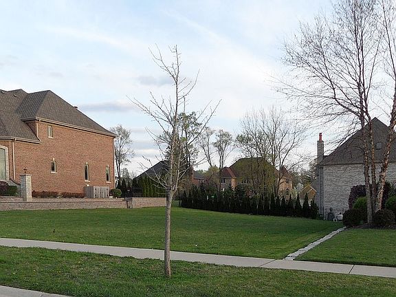 5th image of 318 Felicia Ct