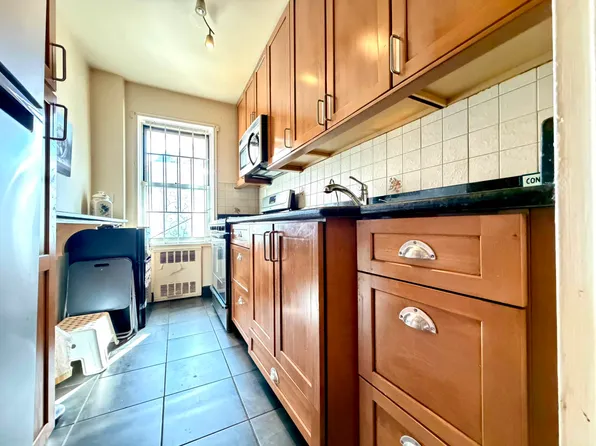 81-05 35th Avenue image 9 of 22