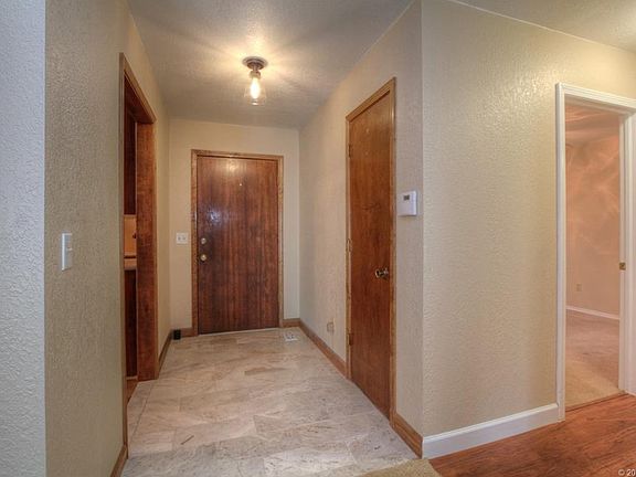 3rd image of 2609 E Dallas St