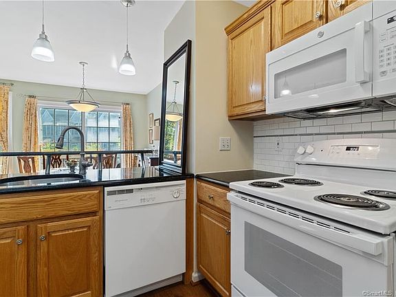 4th image of 157 Leeder Hill Dr APT 102