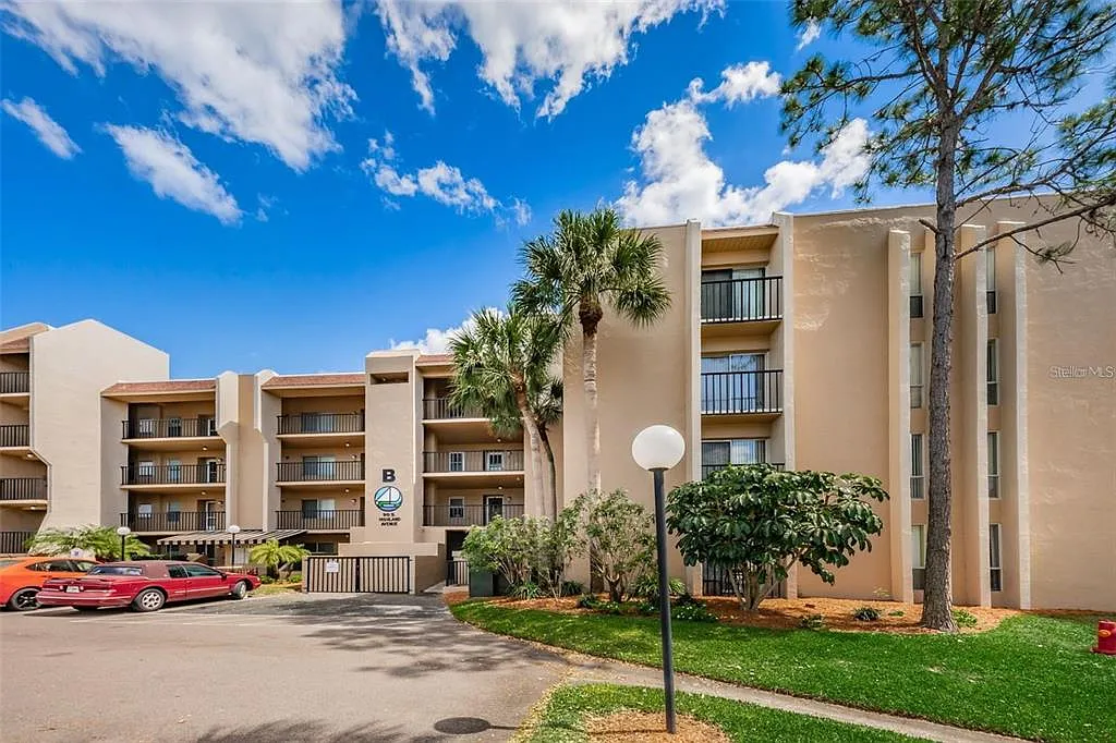 2 bed, 2.0 bath, 970 sqft, $2,000 — Photo 2