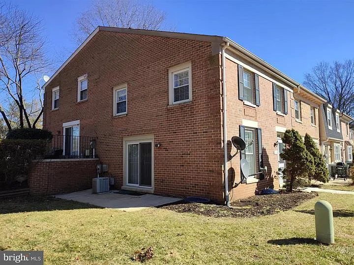 4 bed, 1552 sqft, $2,500 — Photo 2