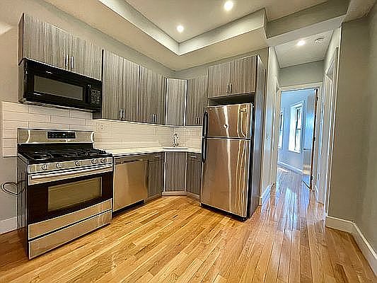 4th image of 433 Menahan St #2