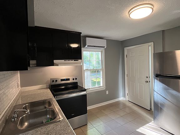 4th image of 1246 Dodd St #B