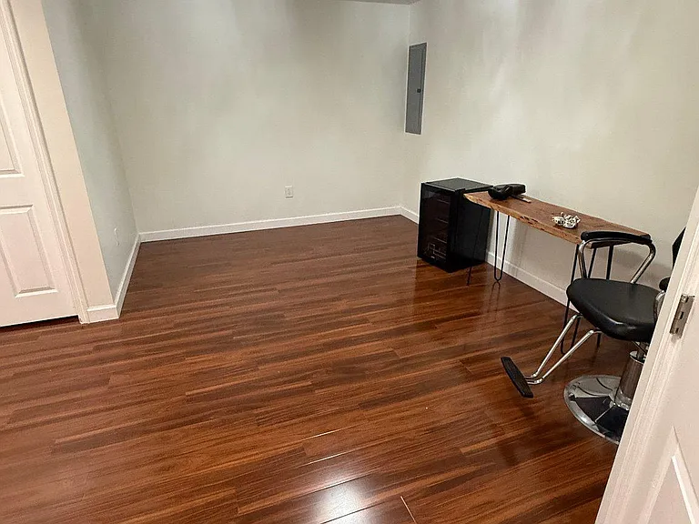 7581 Taunton Ct — Photo 32