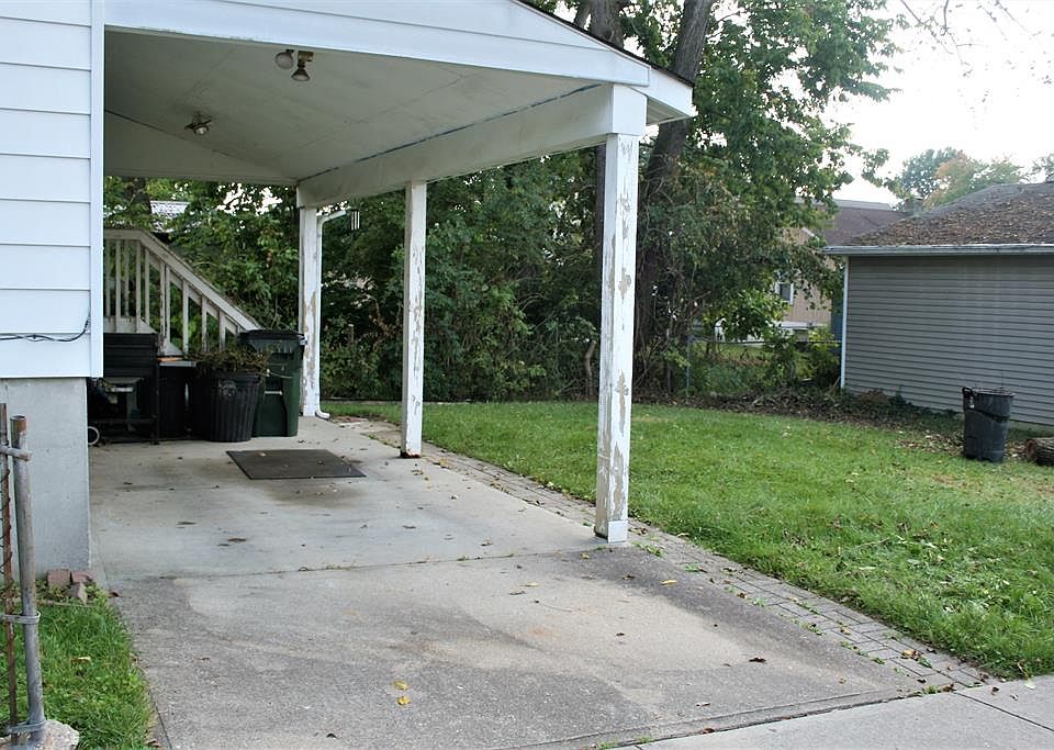 2nd image of 3829 Lonsdale St