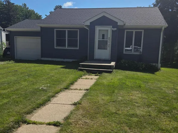 211 Independence Ave S, Clarks Grove, MN 56016