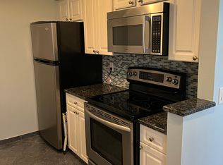 1706 Green St APT 2R, Philadelphia, PA 19130