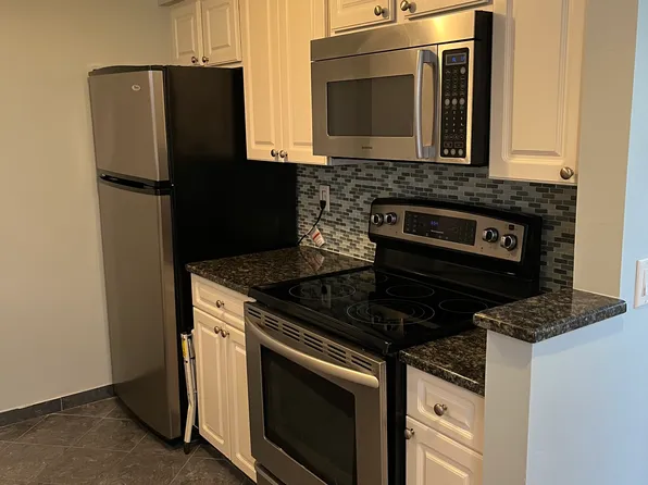 1706 Green St APT 2R, Philadelphia, PA 19130
