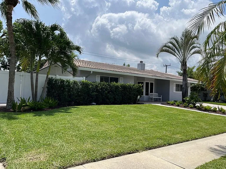 1288 SW 7th St — Photo 4