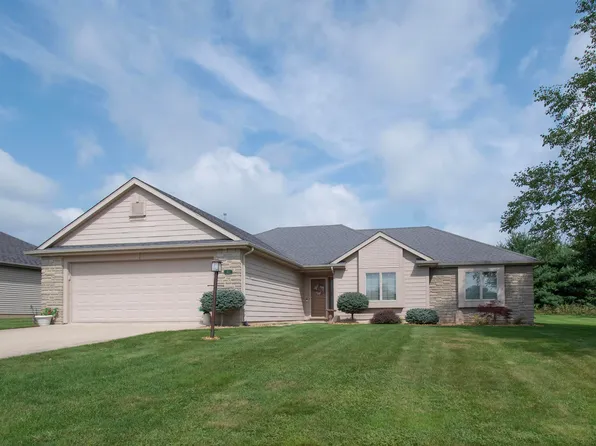 315 Laurelwood Ln, Kendallville, IN 46755