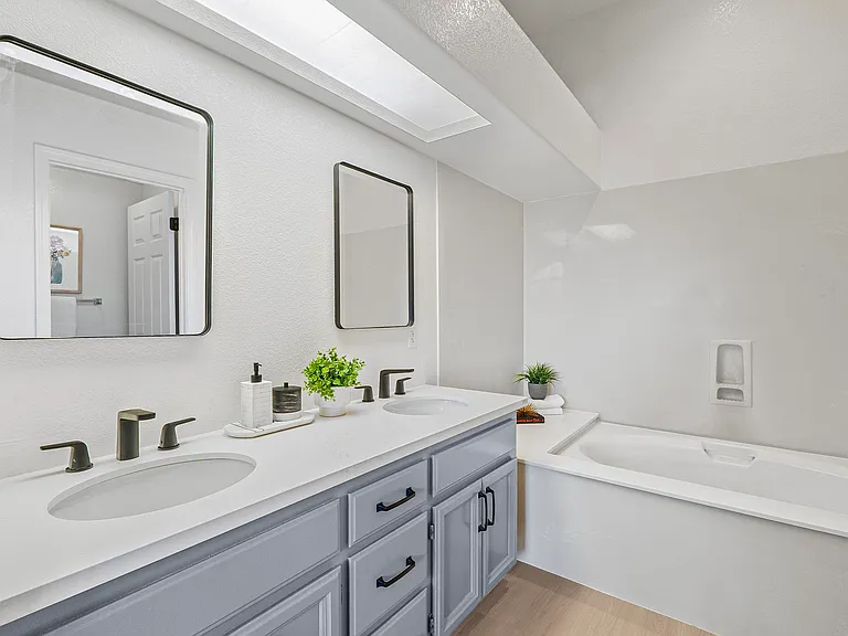 6048 Roma Ter — Photo 24