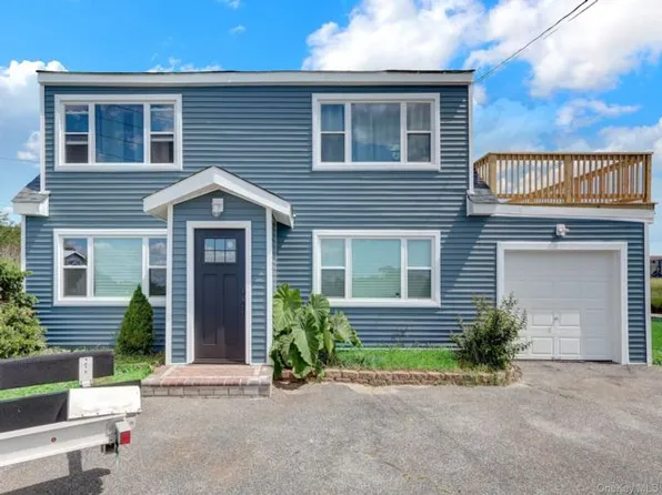 295 Bergen Ave, West Babylon, NY 11704