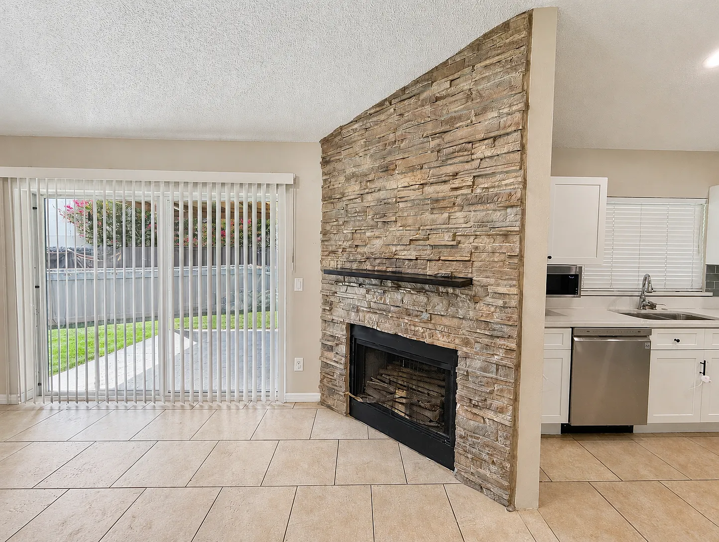 3 bed, 1408 sqft, $2,750 — Photo 4