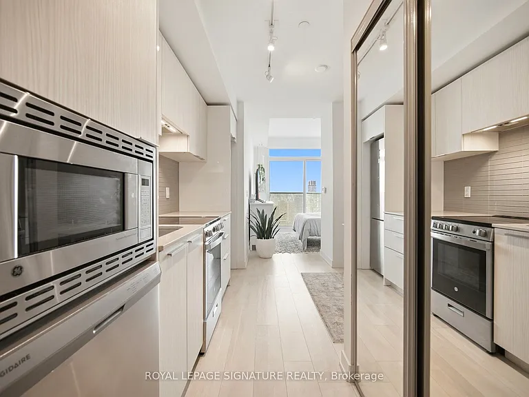 501 Yonge St #5204 — Photo 8
