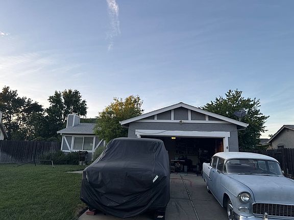 3rd image of 705 W Creekside Cir