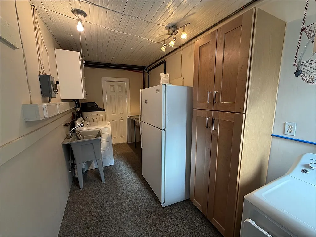 3 bed, 2.0 bath, 1856 sqft, $2,000 — Photo 4