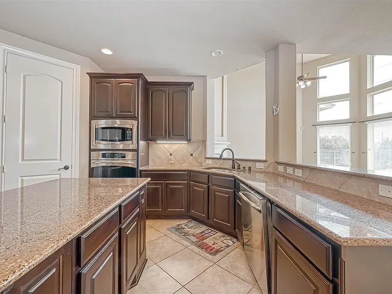 27415 Blinkwood Park — Photo 10