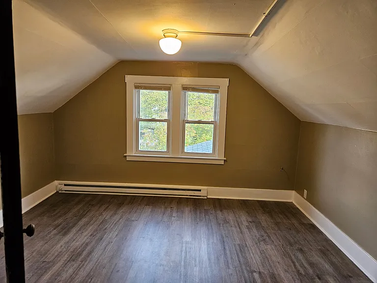 420 Stafford Ave — Photo 16
