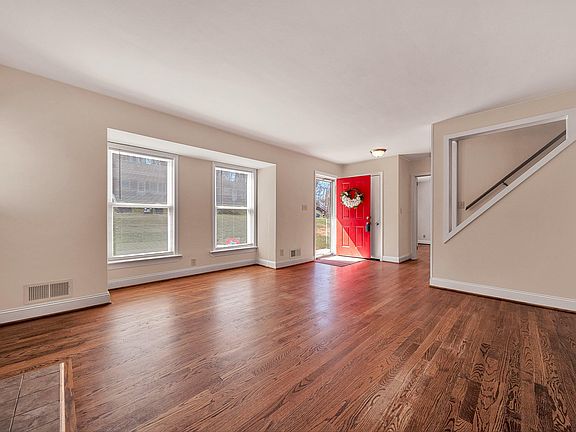4th image of 1013 Gardens Rd SW