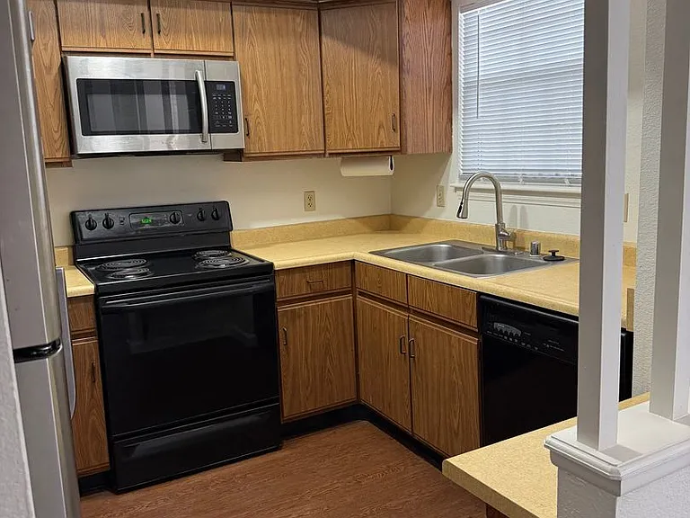 3823 S Maryland Pkwy #T5 — Photo 6