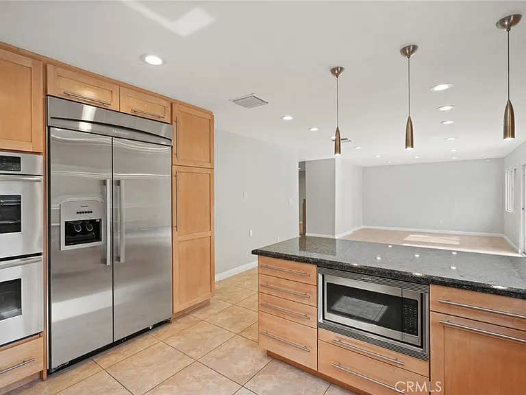 6215 Hesperia Ave — Photo 12