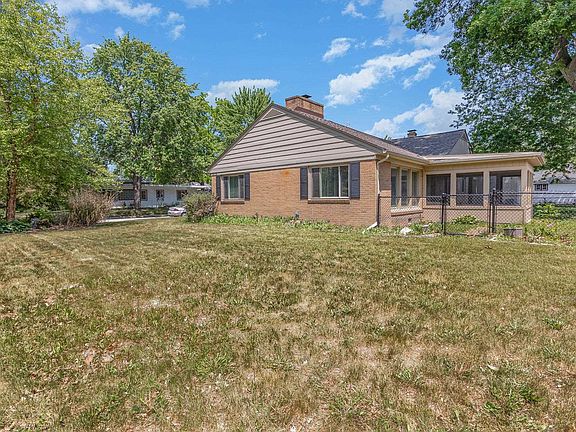 3rd image of 1512 Woodmere Pl