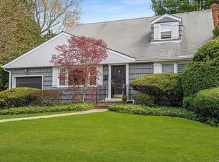 123 Radcliff Dr, East Norwich, NY 11732