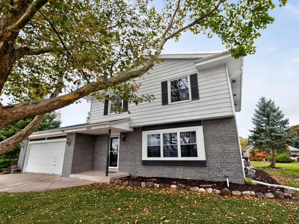 8416 W Forest Hill AVENUE, Franklin, WI 53132
