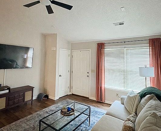 3rd image of 108 Belspring Ln