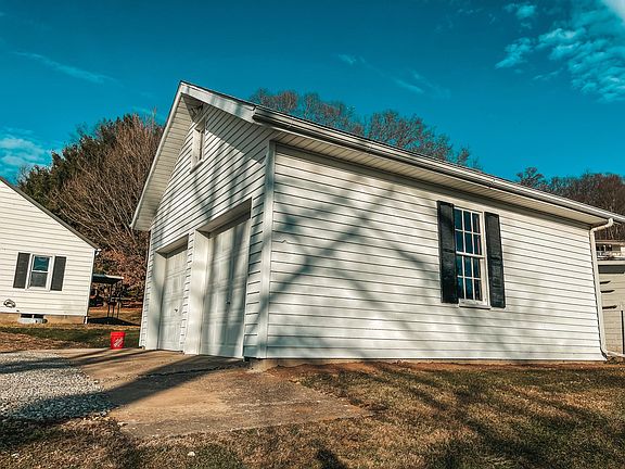 2nd image of 7848 Meadow Dr