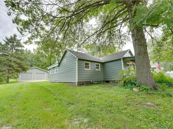 1128 Pottawatomie St, Leavenworth, KS 66048