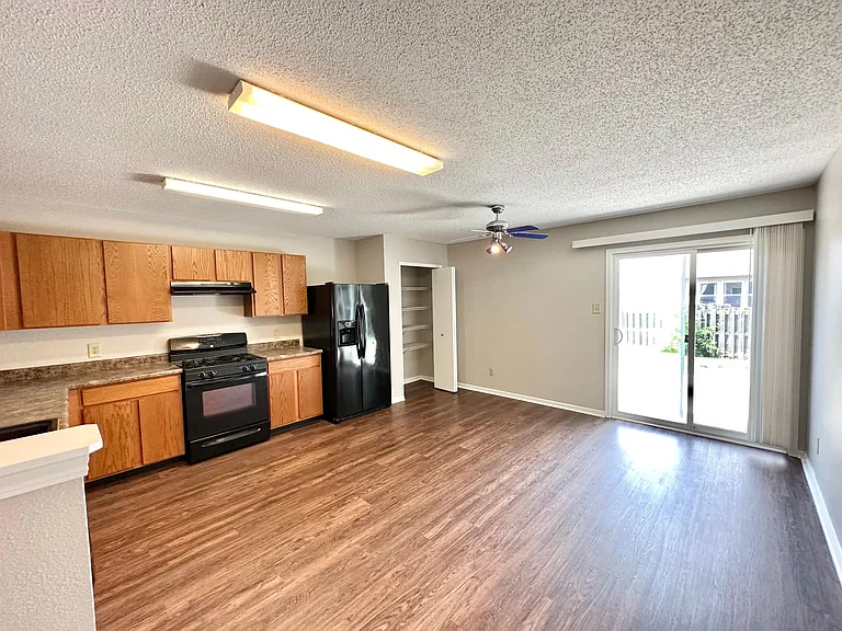 4202 Fletcher Dr — Photo 4
