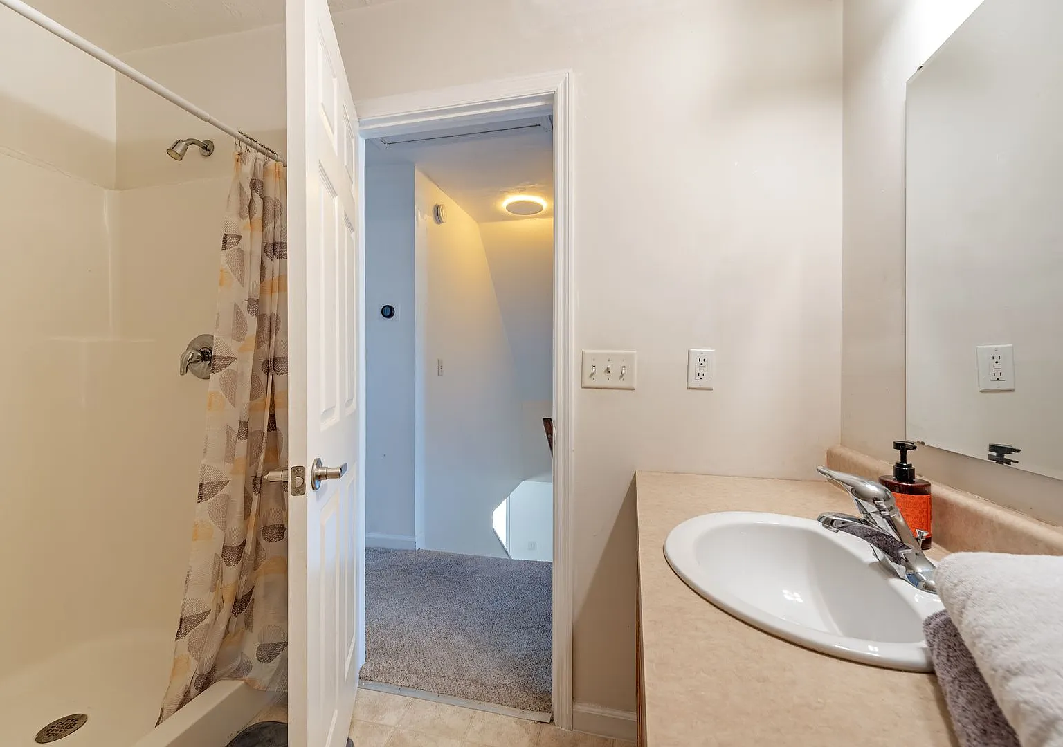 Beautiful Annual Rental Furnished Or Unfurnished Now Available — Photo 4