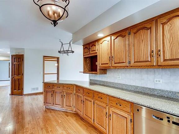 4th image of 41W275 Sylvan Dr