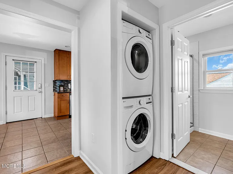 27 Arnold Ave — Photo 16