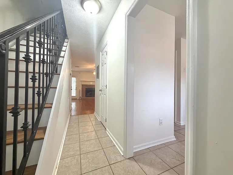 111 S Ross St #7 — Photo 1