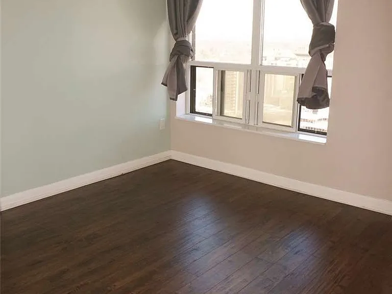 33 Sheppard Ave E #2611 — Photo 4