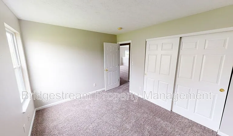 8694 Plum Creek Ct — Photo 4