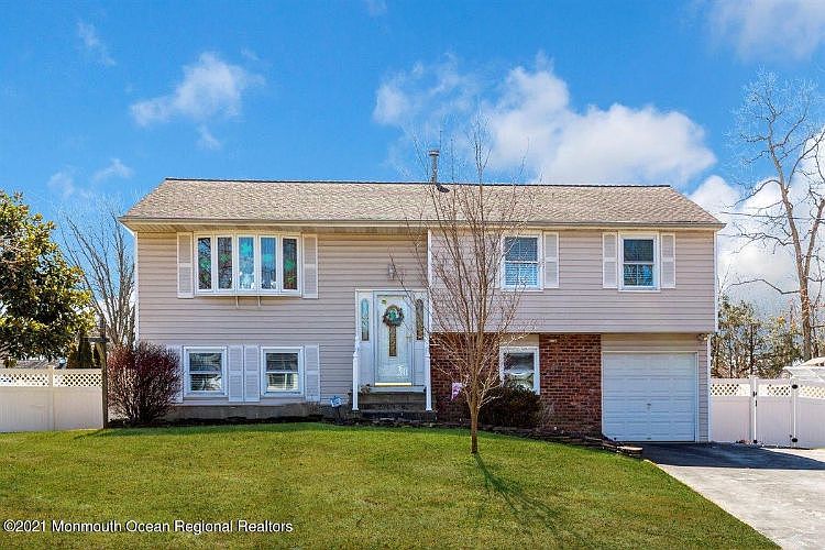 1st image of 339 Colonial Dr