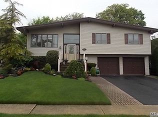 1755 Ann Rd, Merrick, NY 11566