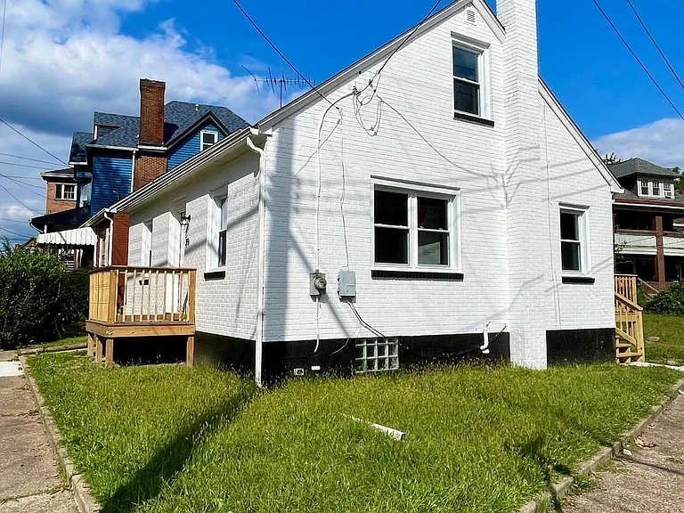 394 Center St — Photo 1