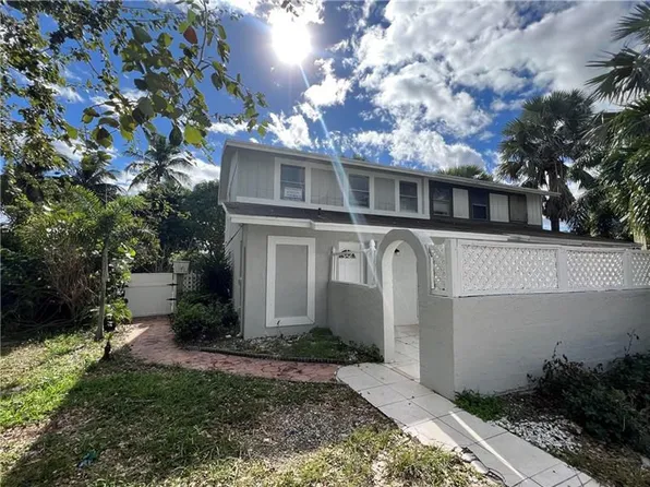 8586 Satalite Ter, West Palm Beach, FL 33403