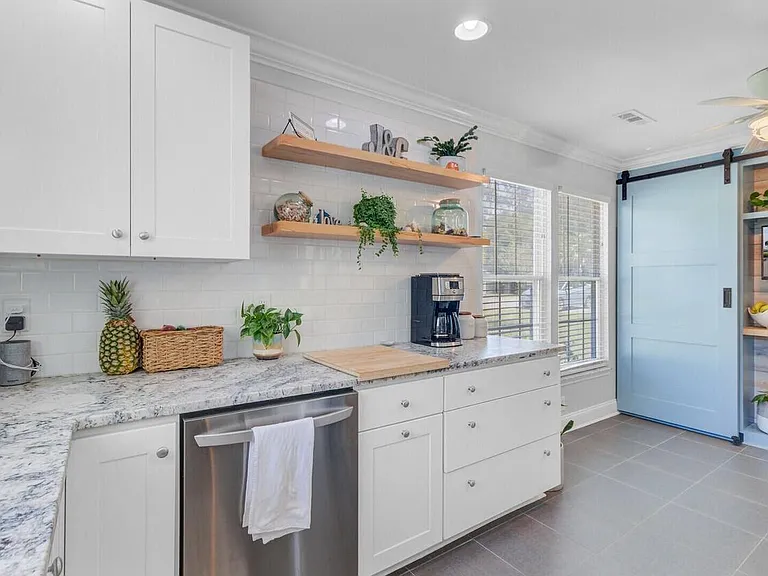 2076 Presidio Dr — Photo 13