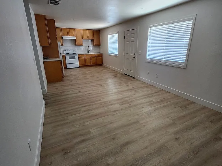 2585 Kenton Ct. — Photo 4