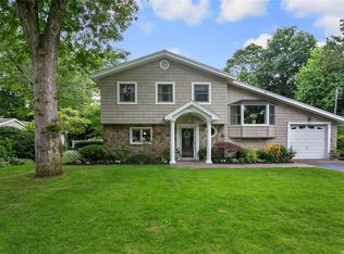 28 Gaymor Rd, Hauppauge, NY 11788